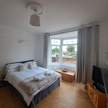 Huge 4 Bed In The Heart Of Kettering Villa Exterior photo