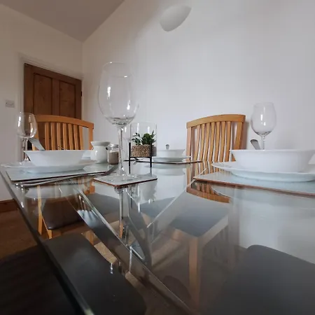 Huge 4 Bed In The Heart Of Kettering Villa Exterior photo