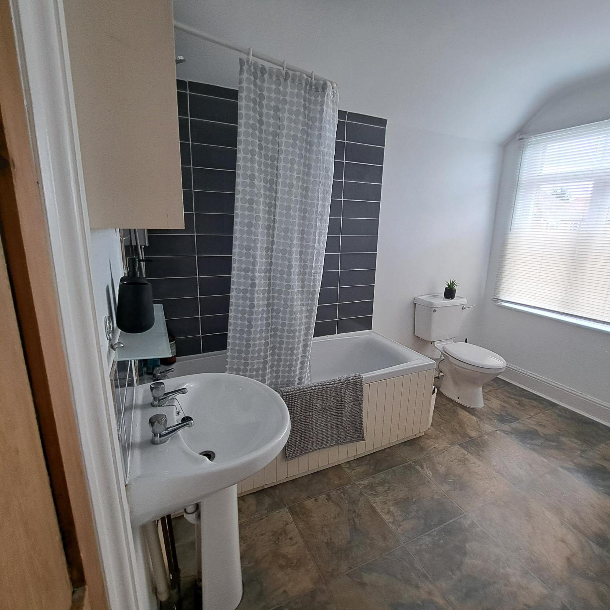 Huge 4 Bed In The Heart Of