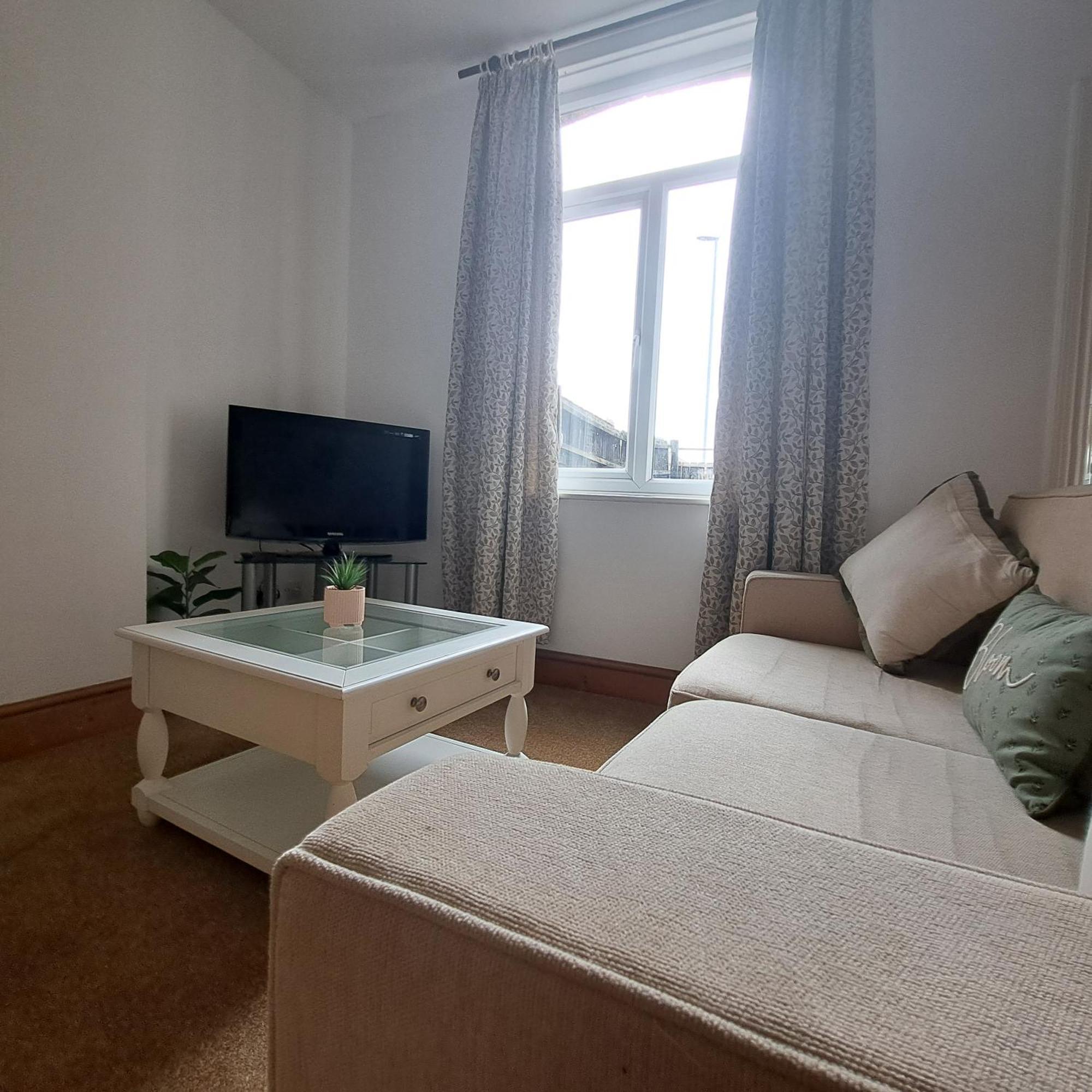 Huge 4 Bed In The Heart Of Holiday home *