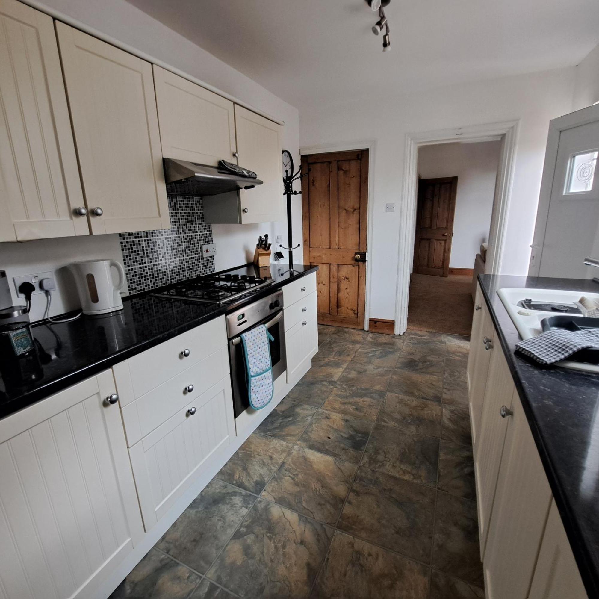 Huge 4 Bed In The Heart Of * Kettering