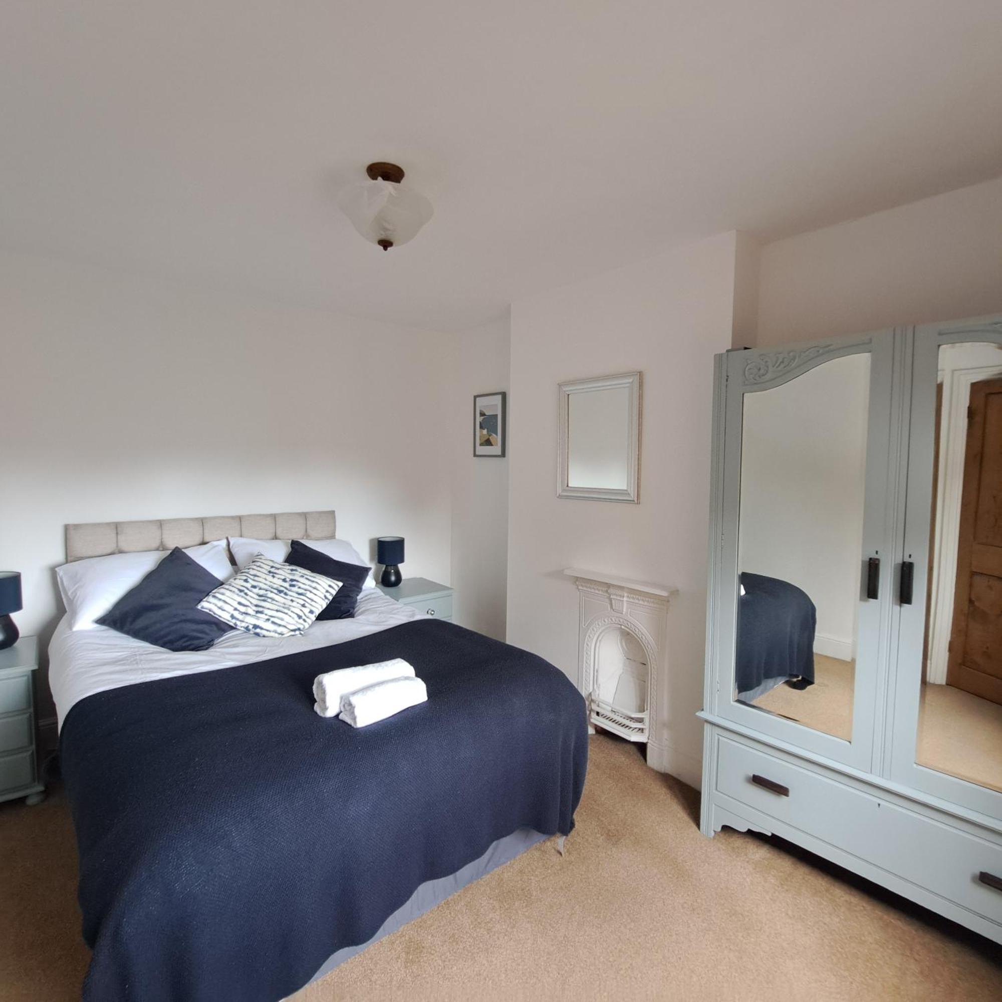 Huge 4 Bed In The Heart Of Holiday home Kettering