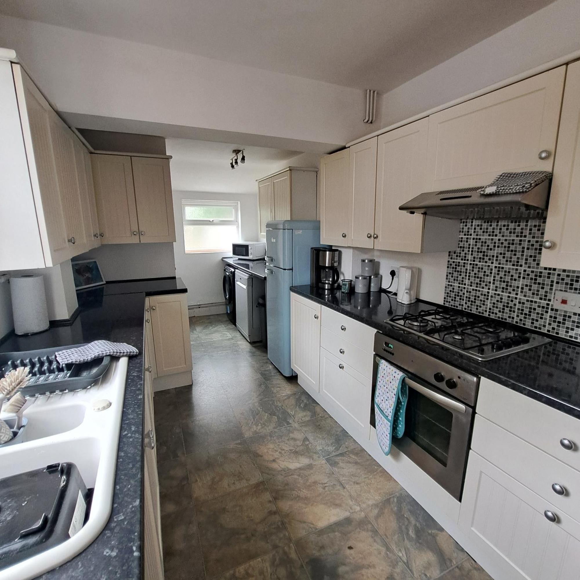 Huge 4 Bed In The Heart Of *