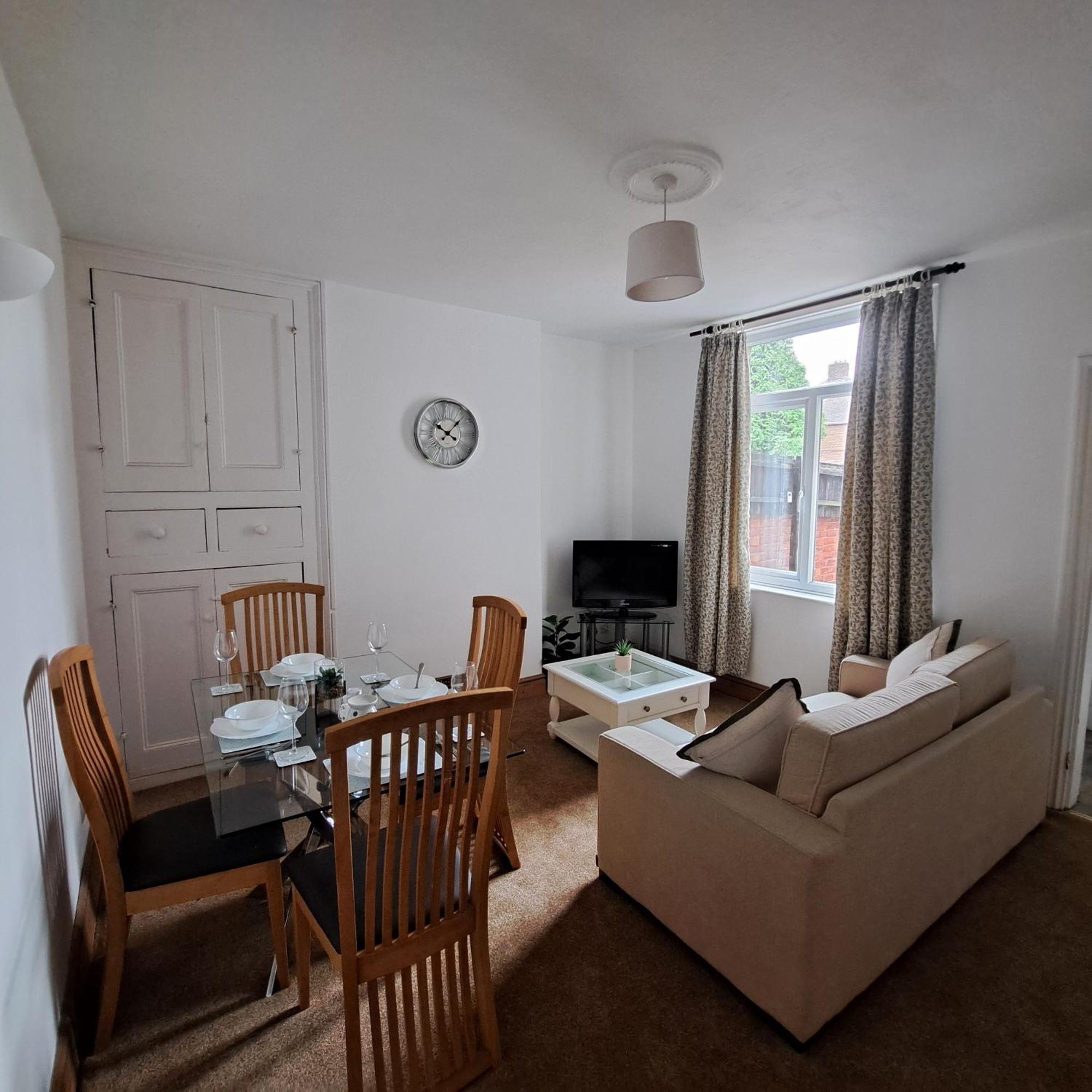 Holiday home Huge 4 Bed In The Heart Of Kettering