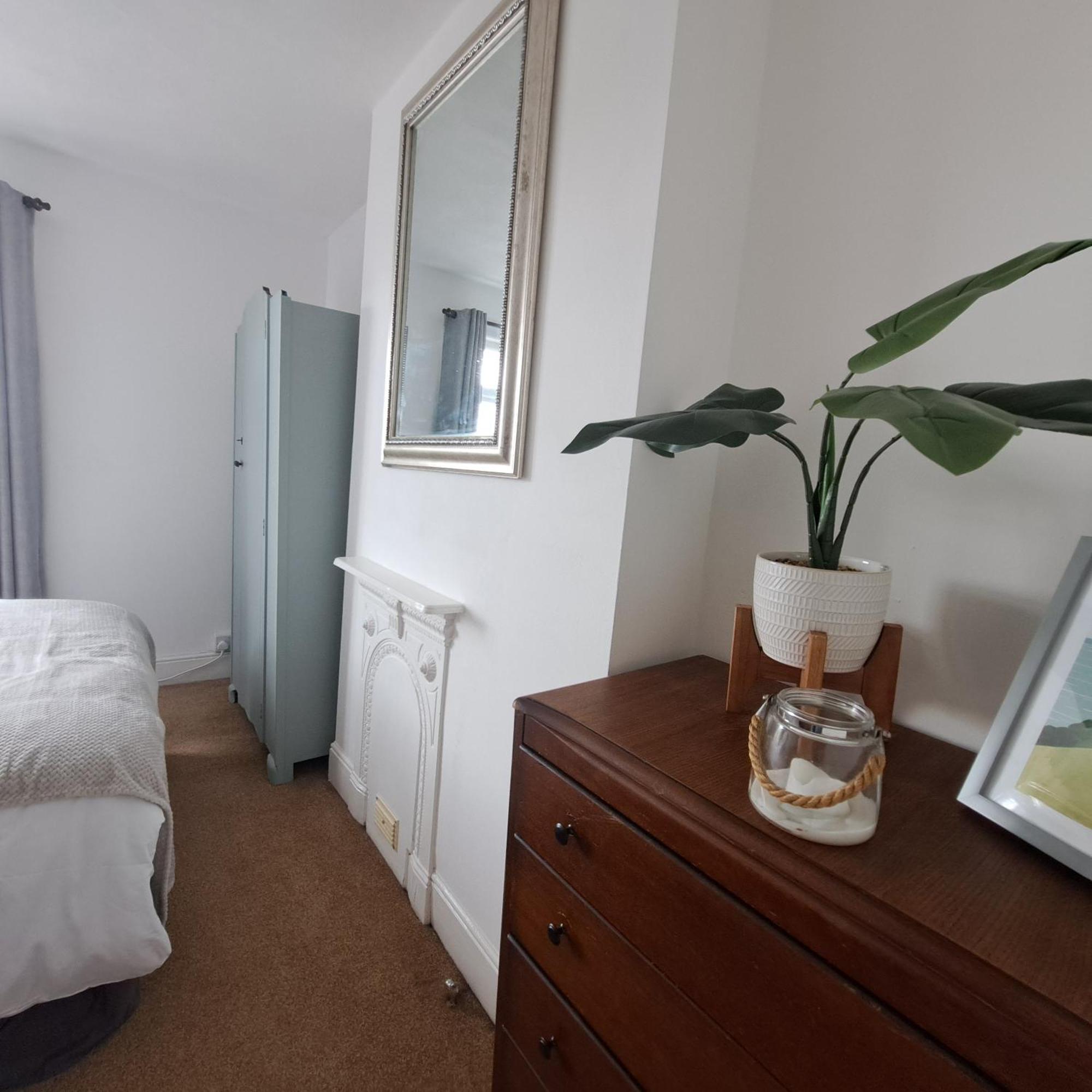 Holiday home Huge 4 Bed In The Heart Of *
