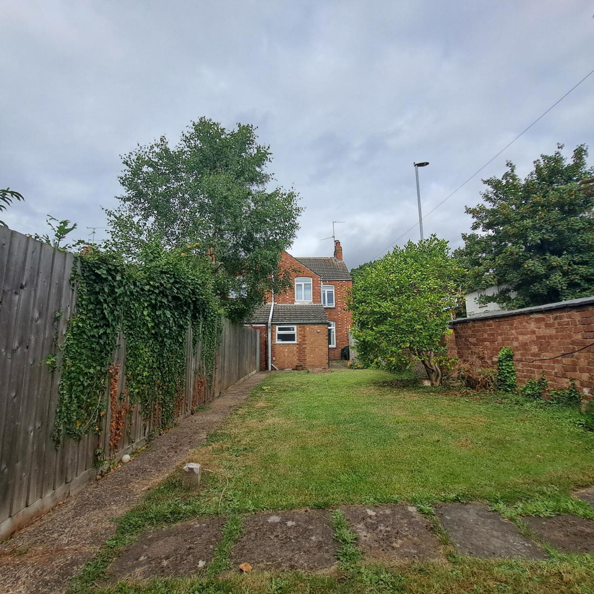 Huge 4 Bed In The Heart Of *