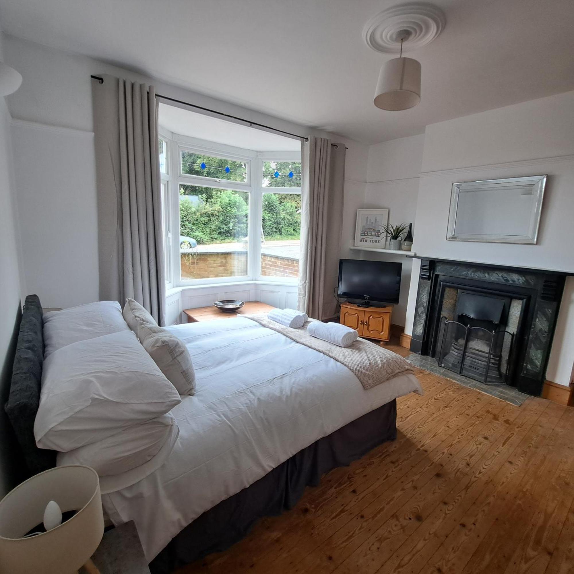 Huge 4 Bed In The Heart Of * Kettering